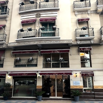 hotel st telemly