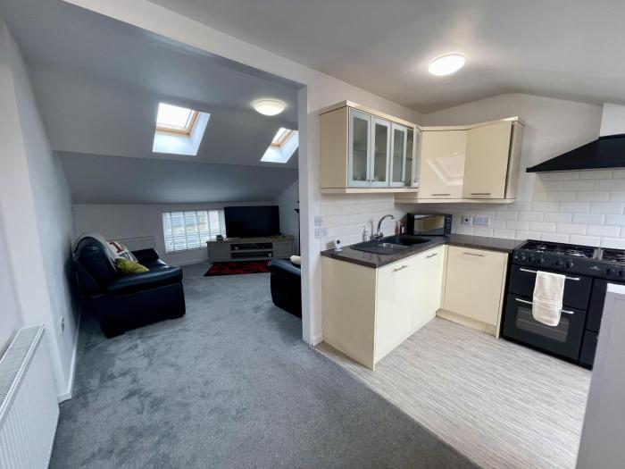 impeccable 2 bed apartment in scarborough