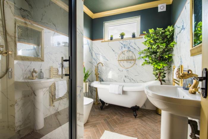 Luxury Versace 2 Bed, Hot Tub, Pool Table, Sky Tv,55 Coopers Lane,4 star