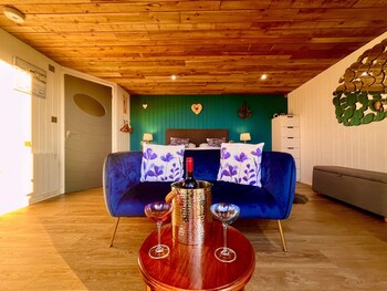 Aberaeron Pods Luxury Accommodation,,2 star