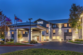 spark by hilton denver international airport