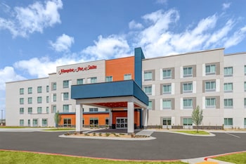 hampton inn and suites little rock airport