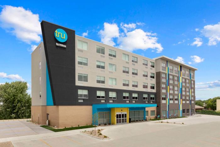 tru by hilton lincoln east