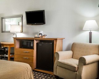 quality inn and suites near i 480 and i 29