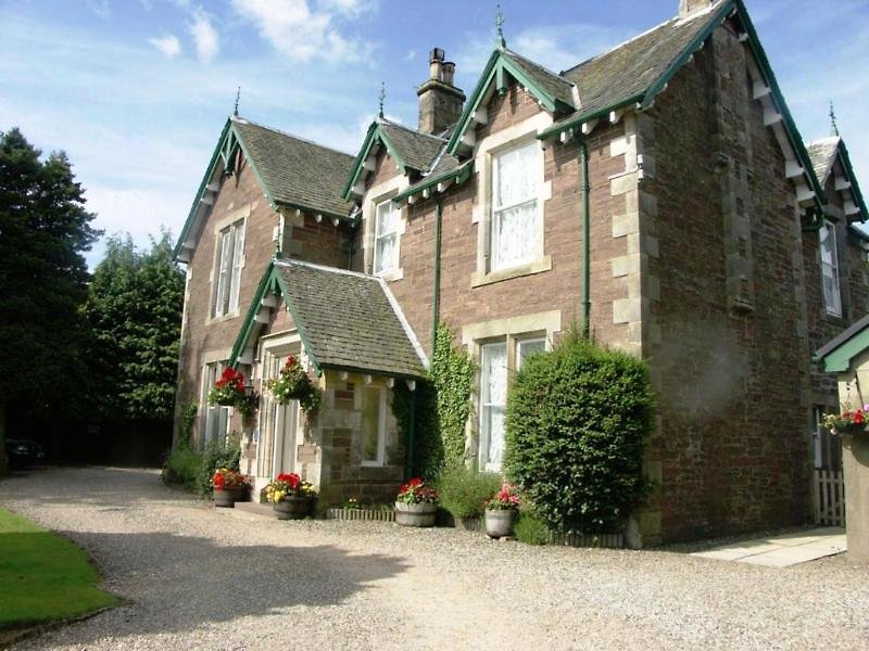 Merlindale,Dundee>>Crieff,4 star