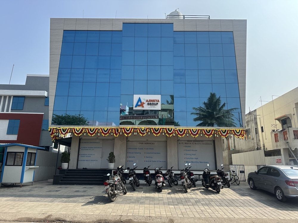 treebo ajinkya palace