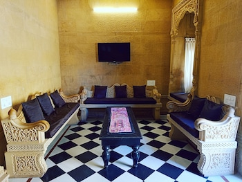 royal humsafar hostel jaisalmer