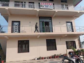 Shadhna Holiday Homes,,3 star