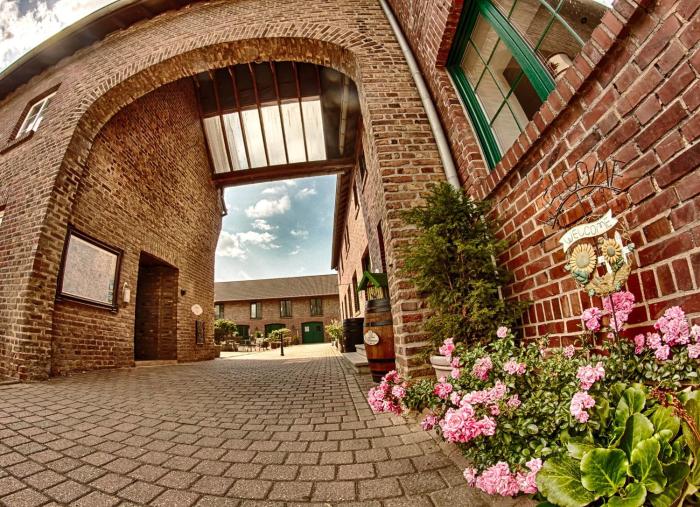 Landhaus Göddertzhof,Dusseldorf>>Cologne,3 star