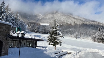 White Hotel Grand Hakuba,,2 star