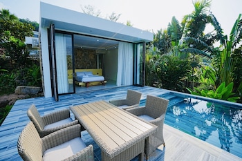 kiwuki beachfront villa