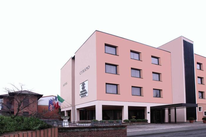 Hotel Cyrano,,4 star