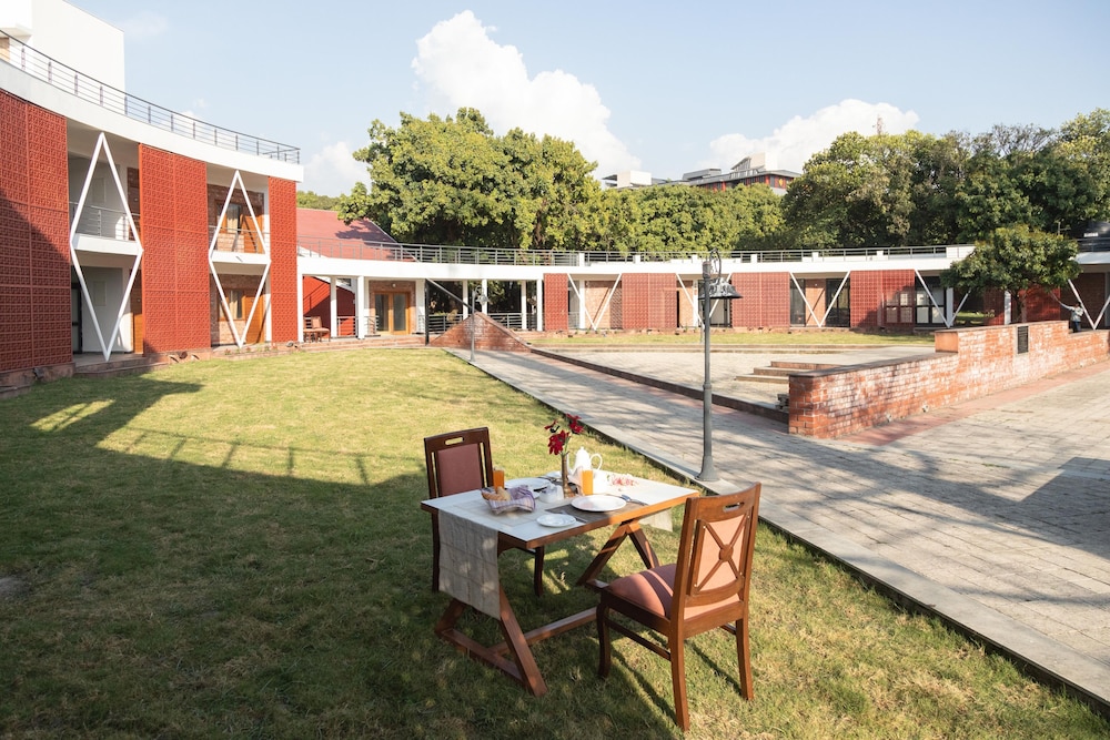 Lychee Bagh,Hathibarkala Salwala,3 star