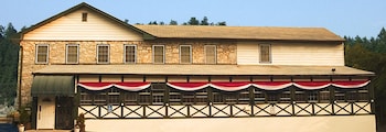 Mountain Creek Tavern,,2 star