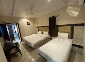 Priya Hotel