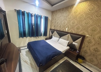 Hotel Mourya Deluxe,,3 star