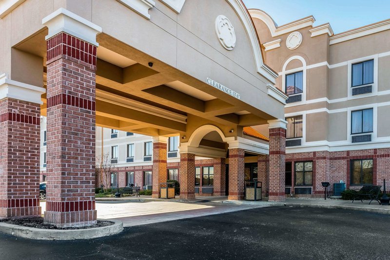 comfort inn and suites airport american way