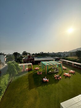 Hotel White Inn,,2 star