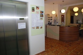 Hotel Restaurant Aux Deux Roses,In A Rural Location,3 star