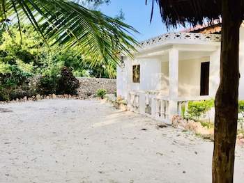 Kilimani Kizi Lodge,,2.5 star