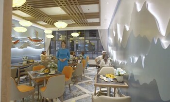 the moon boutique hotel cat ba