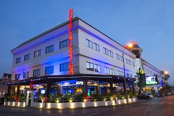 Hotel Elegance N.V.