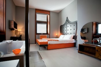 orange hotel