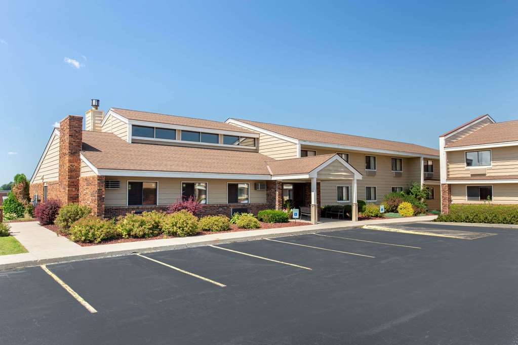 Americinn By Wyndham West Bend,Milwaukee>>Cedarburg,3 star