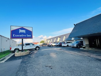 executive inn by belvilla owatonna hwy 35