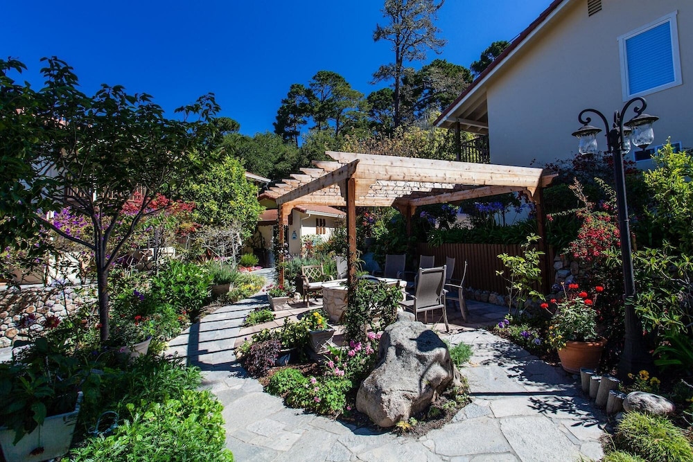 vendange carmel inn and suites