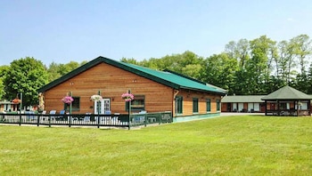Adirondack Lodge Old Forge,Herkimer>>Eagle Bay,3 star