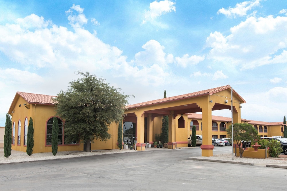 Days Inn By Wyndham Carlsbad,New Mexico>>Carlsbad,2.5 star