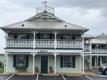 deluxe inn and suites