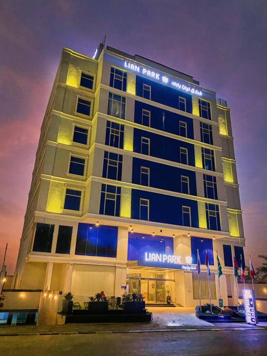Lian Park Hotel,,4 star