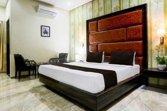 super townhouse durg near railway station