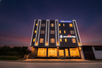 Hotel O Laxmi Nagar Jhotwara Formerly Ballyfin Retreat,,3 star