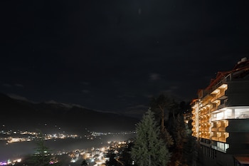 The Whitestone Inn & Suites Manali,Simsa Village,4 star
