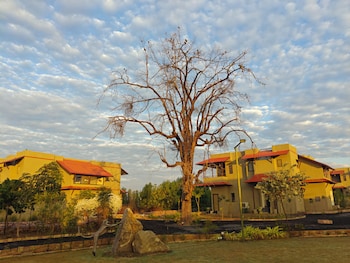 Tathastu Satpura,Churna Gate, Satpura,4 star