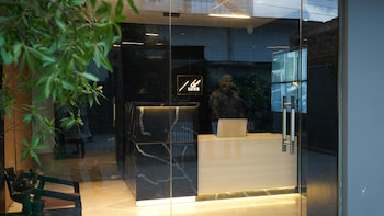 Aquila Grand Suites,,2 star