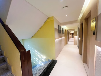 Bandra Stays,Bandra,2 star