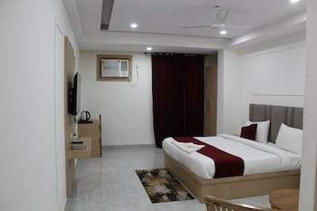 Hotel Castle Grand,Uttam Nagar,3 star
