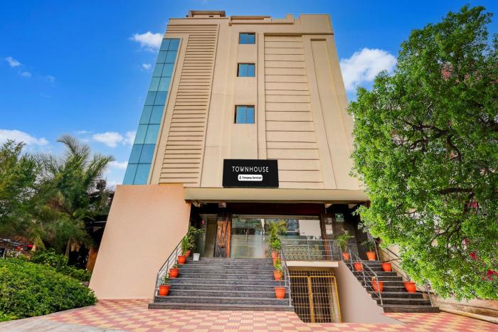 Super Townhouse Gajuwaka Centre,,3 star
