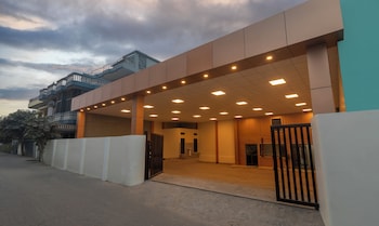 Treebo Golden Kashi,,3 star