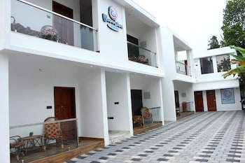 wavealokam beach retreat