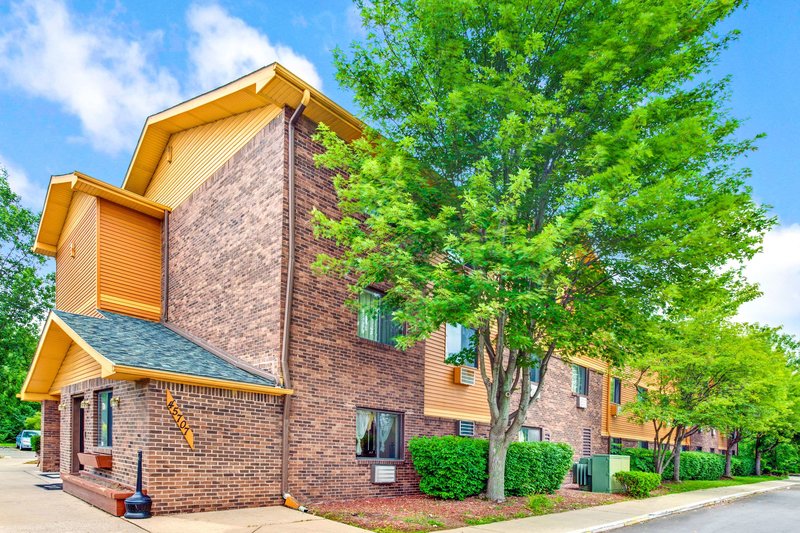 Red Roof Plus+ Belleville,Detroit>>Belleville,2.5 star