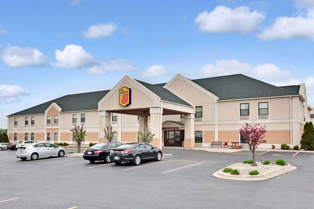 Super 8 By Wyndham Hampshire Il,Hampshire>>Elgin,2 star