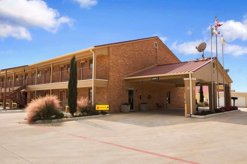 Super 8 By Wyndham Pleasanton,Atascosa County>>Atascosa,2 star