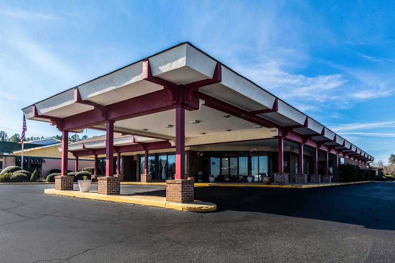 econo lodge inn and suites conference center
