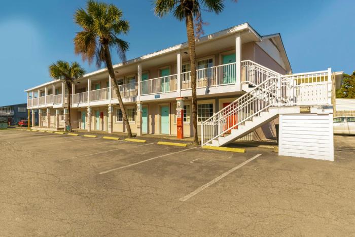 Oyo Hotel Myrtle Beach Kings Hwy,606 N. Kings Hwy, Myrtle Beach,2 star