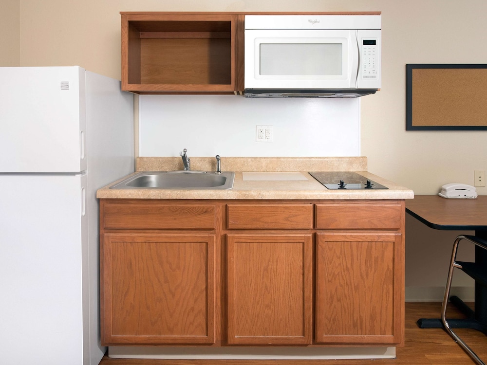 extended stay america select suites wichita airport